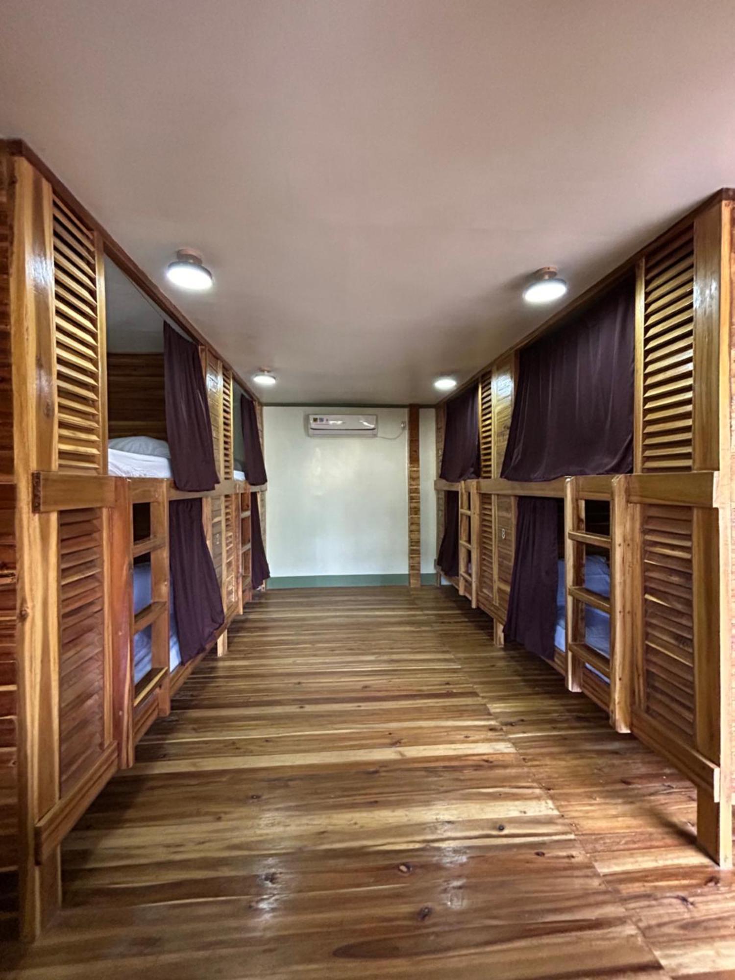 Islanders Hostel Port Barton San Vicente  Εξωτερικό φωτογραφία